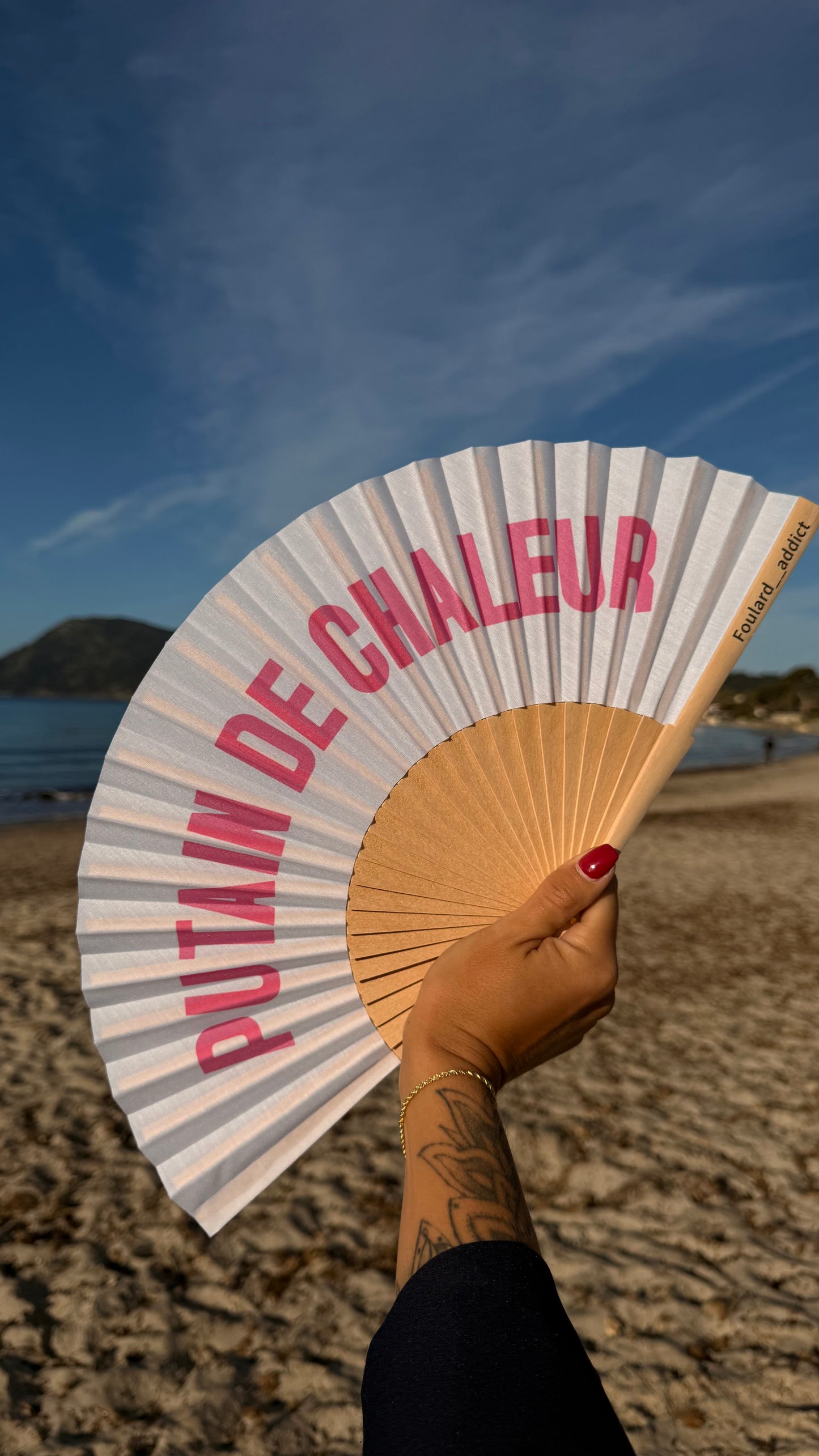 Éventail « putain de chaleur » blanc et rose